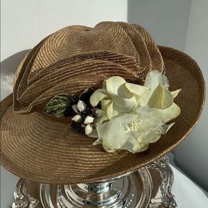 Emi Azeka Preston, Great Gatsby hat style